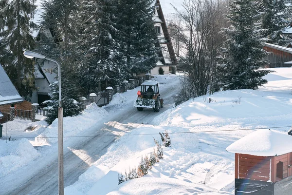Tractor Que Trabaja Invierno Las Carreteras Públicas Máquina Eliminación Nieve — Foto de Stock
