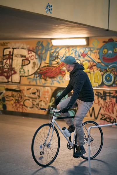 Gdansk Pomeranian Voivodeship Poland Europe 2022 Man Playing Urban Bike — Foto Stock