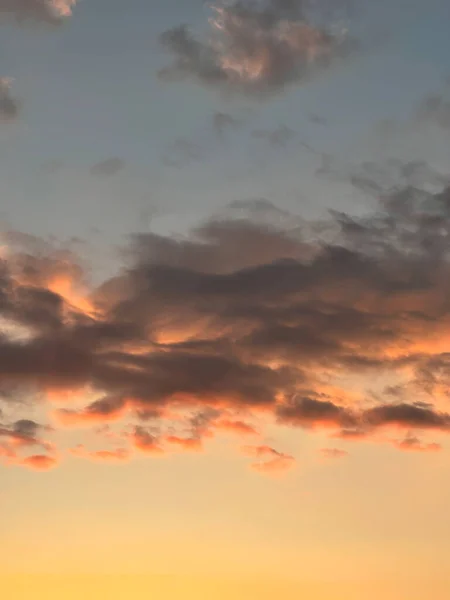 Dramatic Sunset Landscape Puffy Clouds Lit Orange Setting Sun Blue — Stock Photo, Image