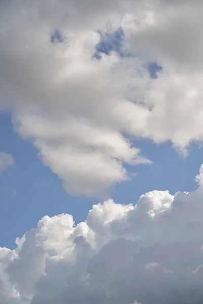 Nuvens Brancas Céu Verão Fundo Paisagem Nublada Conceito Mudança Climática — Fotografia de Stock