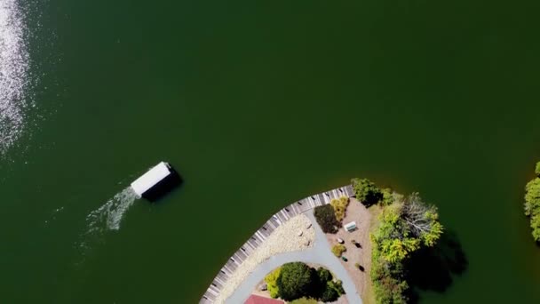 Barco Passeio Coberto Lake Lure Carolina Norte Eua Com Doca — Vídeo de Stock