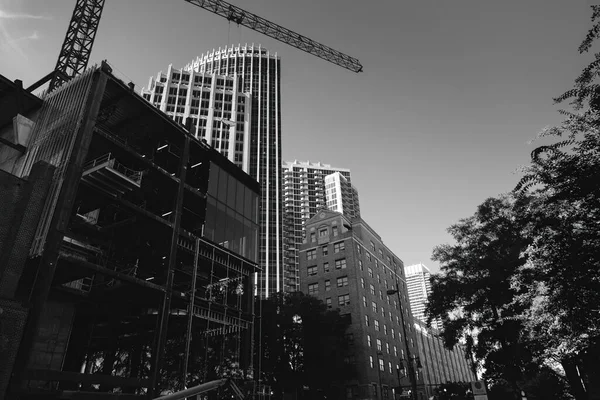 Siyah Beyaz Modern Geleneksel Şehir Binalarıyla Yeni Bir Yapı Charlotte — Stok fotoğraf