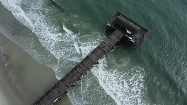 Suaves Olas Rompen Alrededor Del Muelle Pesca Tybee Island — Vídeos de Stock