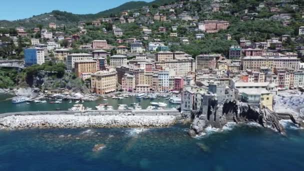 Flygfoto Fiskeby Camogli Italien Med Många Båtar Vila Och Vackra — Stockvideo