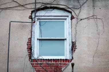 Boya soyan ve kanalı açık bekar bir dul..