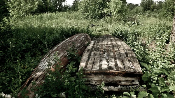 Abandoned Wooden Boats Grass — Stock Photo, Image
