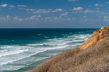 Netanya 'daki Argaman plajı tepeden görünüyor