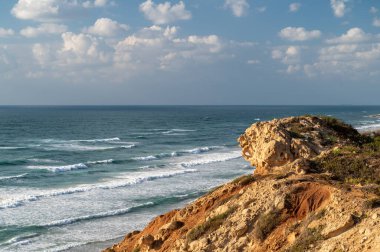 Netanya 'daki Argaman plajı tepeden görünüyor