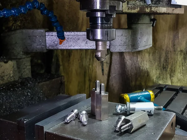 Metal ve plastik işleme için değirmenli Cnc Makinesi Aracı