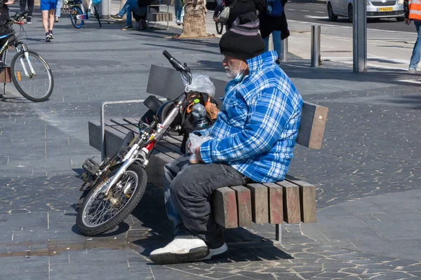 Tel Aviv Israel January 2022 Elderly Man Sitting Bench Jerusalem — Stock Photo, Image