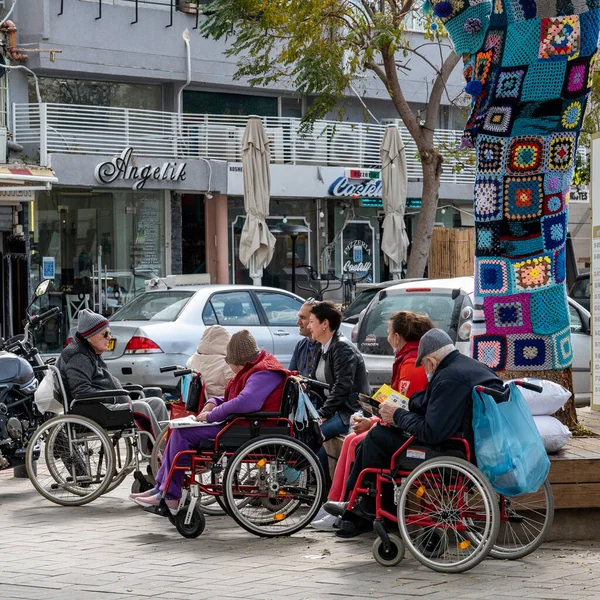 Netanya Israel February 2022 Group Elderly People Wheelchairs Walk Park — Stock Photo, Image