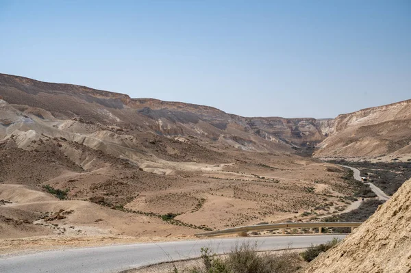 Пейзаж в пустыне Негев рядом с Боротом Лотцем. — стоковое фото