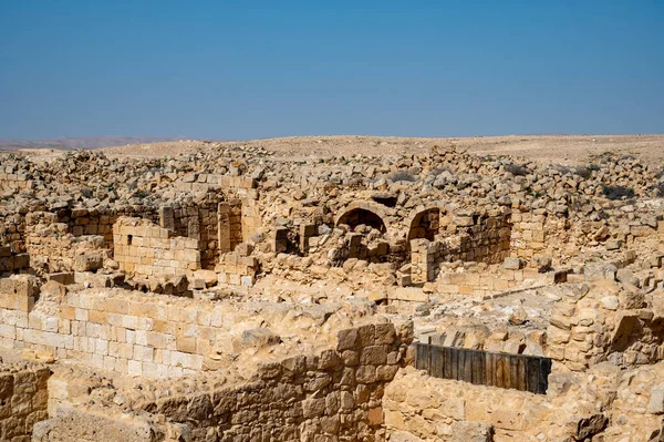Güney İsrail 'deki Negev Çölü' nde, şimdi ulusal bir park olan antik Nabataean şehri Avdat 'taki yıkılmış binaların manzarası