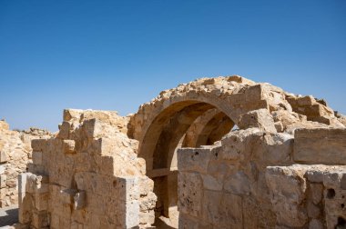 Güney İsrail 'deki Negev Çölü' nde, şimdi ulusal bir park olan antik Nabataean şehri Avdat 'taki yıkılmış binaların manzarası