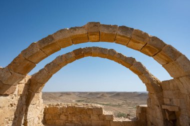 Güney İsrail 'deki Negev Çölü' nde, şimdi ulusal bir park olan antik Nabataean şehri Avdat 'taki yıkılmış binaların manzarası