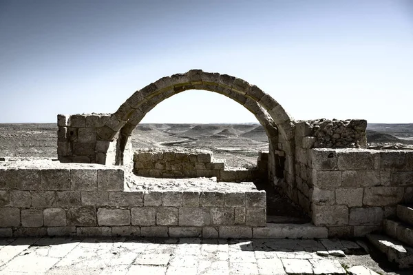 Güney İsrail 'deki Negev Çölü' nde, şimdi ulusal bir park olan antik Nabataean şehri Avdat 'taki yıkılmış binaların manzarası
