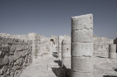 Güney İsrail 'deki Negev Çölü' nde, şimdi ulusal bir park olan antik Nabataean şehri Avdat 'taki yıkılmış binaların manzarası