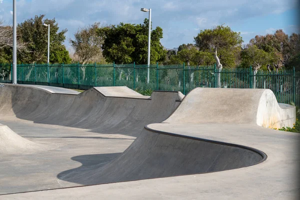 Veřejné Hřiště Pro Skateboard Rekreačním Parku Žádní Lidé — Stock fotografie