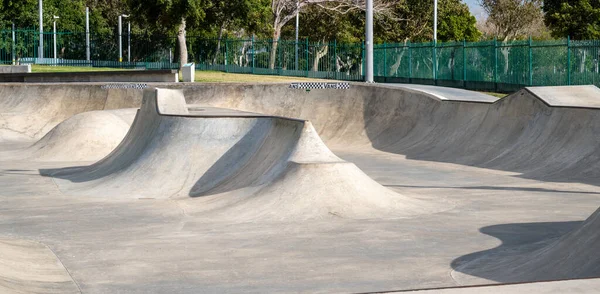 Veřejné Hřiště Pro Skateboard Rekreačním Parku Žádní Lidé — Stock fotografie