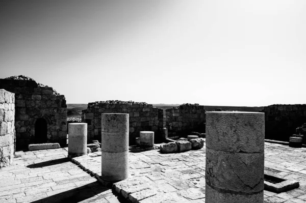 Güney İsrail 'deki Negev Çölü' nde, şimdi ulusal bir park olan antik Nabataean şehri Avdat 'taki yıkılmış binaların manzarası