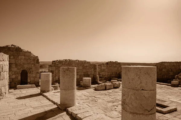 Güney İsrail 'deki Negev Çölü' nde, şimdi ulusal bir park olan antik Nabataean şehri Avdat 'taki yıkılmış binaların manzarası