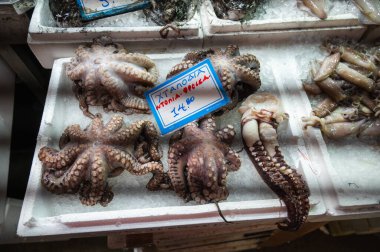 ATİNA, GREECE - 14 Mayıs 2022: Yunanistan 'ın Afiinas Caddesi üzerindeki Merkez Atina Pazarı