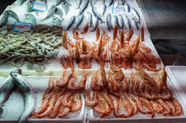 ATİNA, GREECE - 14 Mayıs 2022: Yunanistan 'ın Afiinas Caddesi üzerindeki Merkez Atina Pazarı