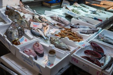 ATİNA, GREECE - 14 Mayıs 2022: Yunanistan 'ın Afiinas Caddesi üzerindeki Merkez Atina Pazarı