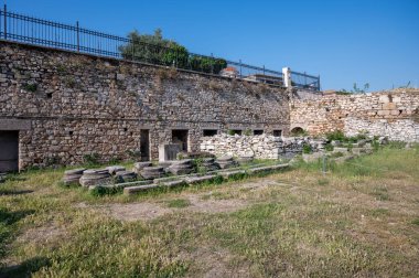 ATİNA, GREECE - 14 Mayıs 2022: Yunanistan 'ın Selanik kentindeki Roma Forumu veya Agora Adliye Meydanı. Yüksek çözünürlük