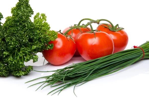 Pęczek szczypiorku, pomidory, pietruszka — Zdjęcie stockowe