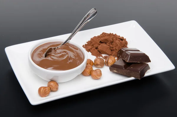 Composition de la tartinade de noisettes au chocolat, noisettes, chocolat a — Photo