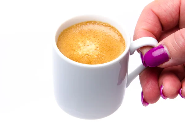 La mano di una donna che tiene una tazza di caffè — Foto Stock