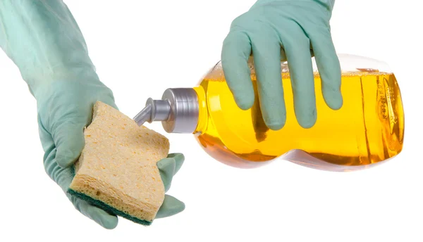 Händer att sätta flytande fat tvål på en svamp — Stockfoto
