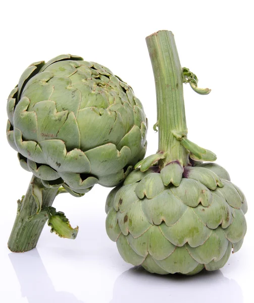 Two beautiful fresh artichokes — Stock Photo, Image