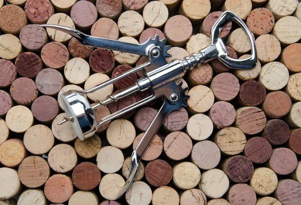 Background of wine corks with a cork screw — Stock Photo, Image