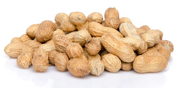 Un mucchio di arachidi intere — Foto Stock