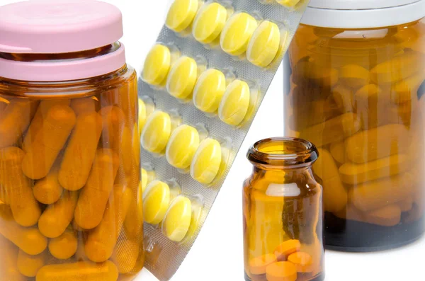 Piller i blisterpakning og flasker – stockfoto