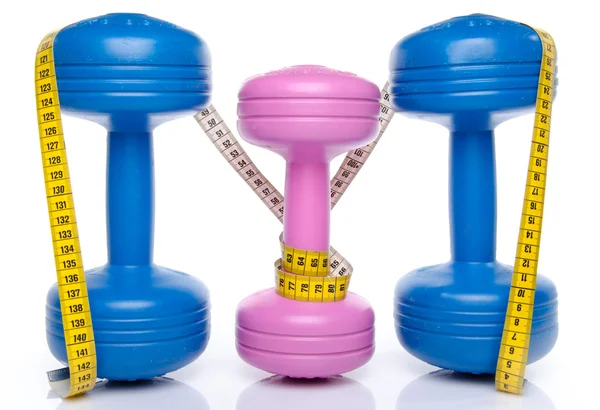 Pink and blue dumbells with a tape measure — Stockfoto