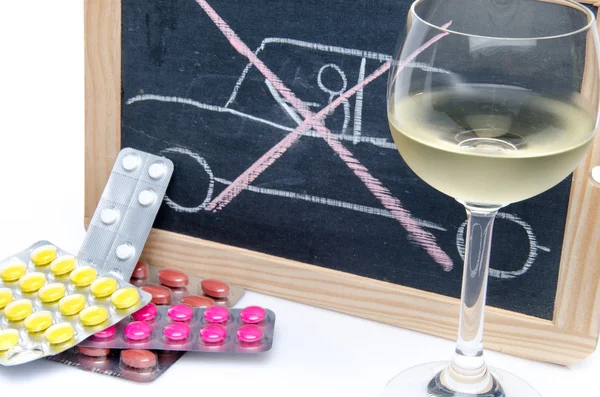 Concept de conduite sous influence des médicaments et de l'alcool — Photo