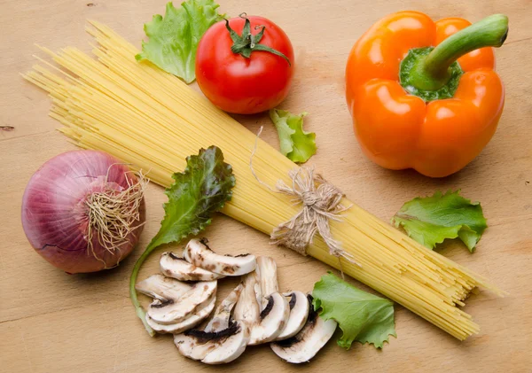 Composition of uncooked spaghetti surrounded by different types — Stock Photo, Image