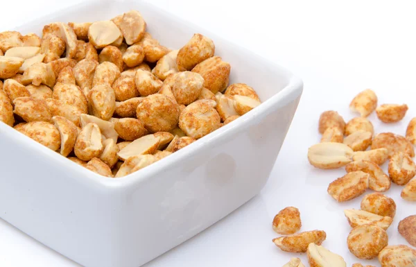 Amendoins assados em uma xícara — Fotografia de Stock