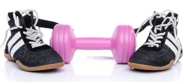 Pink dumbell and fitness shoes — Stock Photo, Image