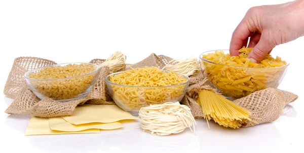 Diversi tipi di pasta cruda su una iuta — Foto Stock