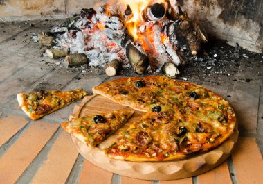 Pizza ve pizza dilimleri