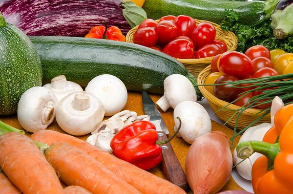 Composición con diferentes verduras frescas — Foto de Stock