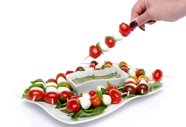 Strony zanurzenie szaszłyk z pomidorami i mozzarellą w vin — Zdjęcie stockowe