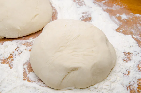 Kugeln Pizzateig — Stockfoto