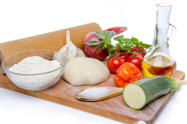 Different ingredients to make a pizza — Stock Photo, Image