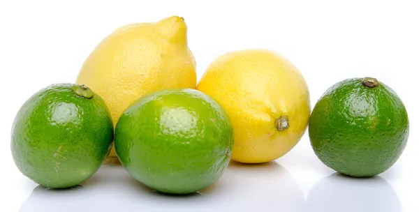 Verse citroenen en limoenen (lemmetjes) — Stockfoto