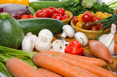 Farklı taze sebze ile kompozisyon